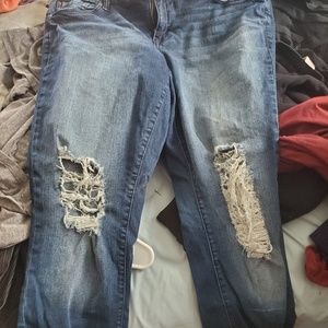 Torrid distressed, ripped capris